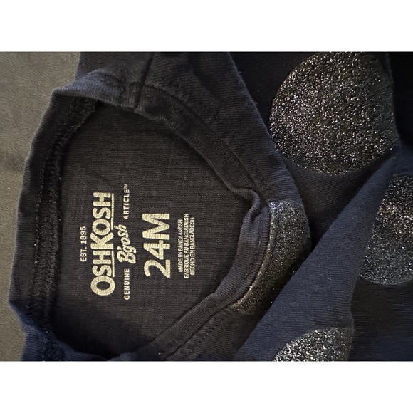 5/$10 OSHKOSH Navy blue t-shirt with sparkly polka dots 24 months - Picture 3 of 4